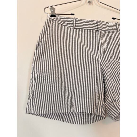 Banana Republic Size 0 White & Gray Vacay Preppy Striped Seersucker Short Summer - Picture 3 of 10